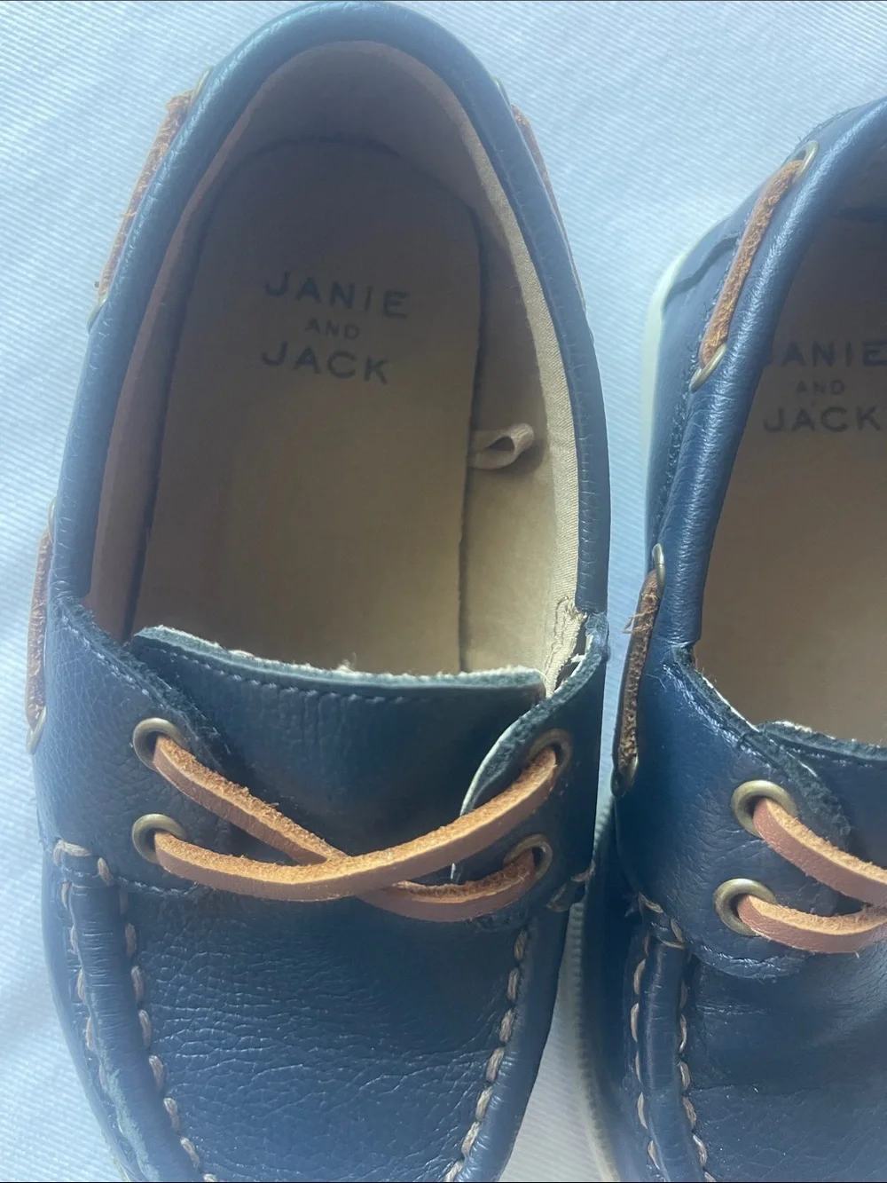 Janie and Jack Boys size 10 Navy Leather Toddler  Boat Shoes with Tan Laces